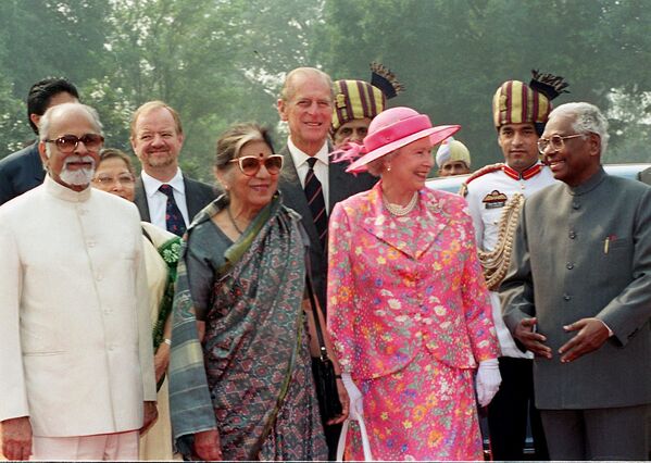 Королева Великобритании Елизавета II и президент Индии Кочерил Раман Нараянан в Нью-Дели, 1997 год - Sputnik Армения