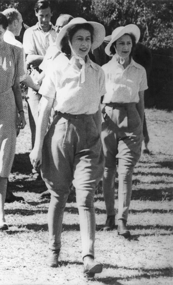 Королева Великобритании Елизавета II и принцесса Маргарет в Южной Африке, 1947 год - Sputnik Армения