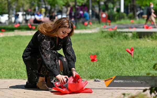 Соорганизатор арт-инсталляции, посвященной 106-й годовщине Геноцида армян, учредитель центра Мугдусян Мариам Мугдусян (23 апреля 2021). Еревaн - Sputnik Армения