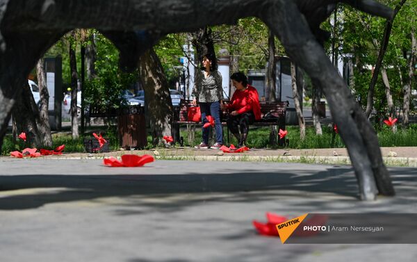 Арт-инсталляция, посвященная 106-й годовщине Геноцида армян, у памятника Комитасу (23 апреля 2021). Еревaн - Sputnik Армения