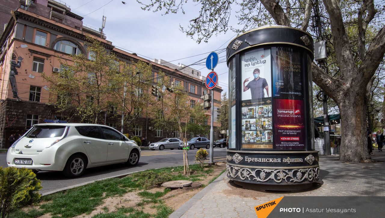 Фото. Уникальные остановки и афишные тумбы Еревана. Автор - компания  Outdoor Effect