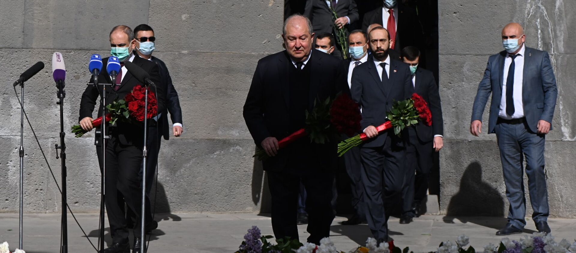 Армен Саркисян посетил мемориальный комплекс Цицернакаберд (24 апреля 2021). Ереван - Sputnik Армения, 1920, 24.04.2021