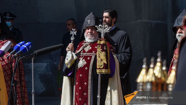 Католикос Гарегин Второй в Мемориальном комплексе Цицернакаберд (24 апреля 2021). Еревaн - Sputnik Армения