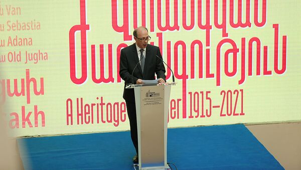 Министр иностранных дел Ара Айвазян на церемонии открытия выставки Наследие под угрозой: Арцах (24 апреля 2021). Еревaн - Sputnik Армения