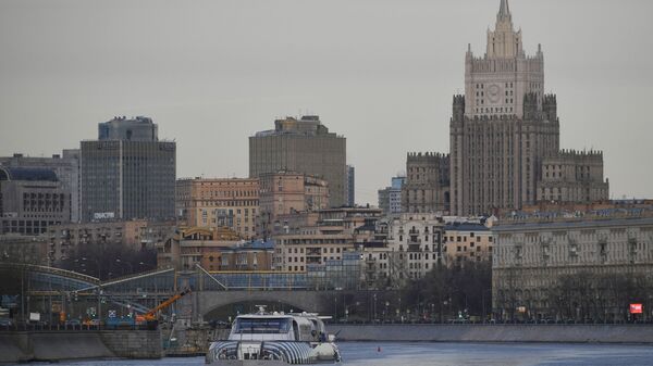 Вид со стороны набережной Москвы-реки на здание МИД РФ в Москве - Sputnik Արմենիա