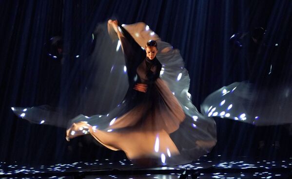 Танцовщица во время исполнения фламенко   - Sputnik Армения