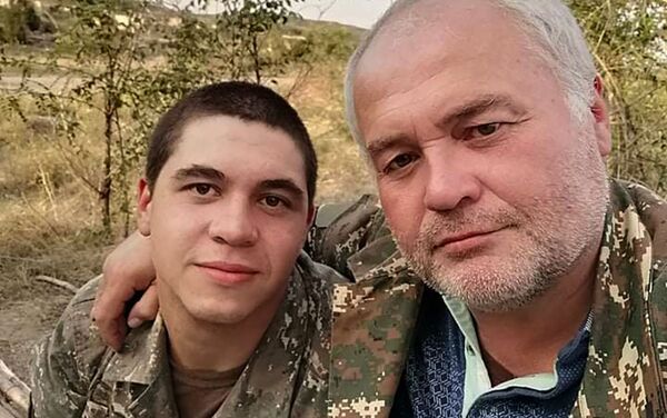 Гор Аветикян со своим отцом - Sputnik Армения
