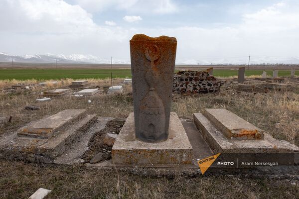 Надгробия могил на азербайджанском кладбище в Сотке - Sputnik Армения