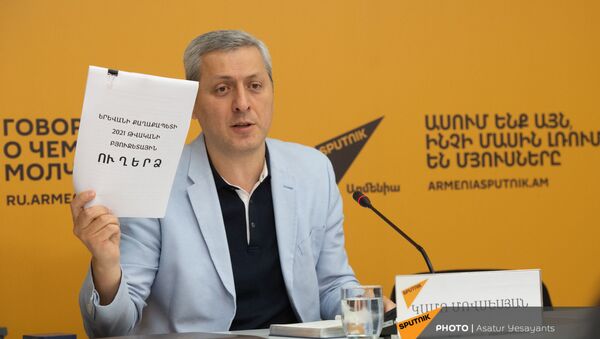Пресс-конференция председателя армянской Ассоциации джаза Камо Мовсесяна в мультимедийном пресс-центре Sputnik Армения (1 мая 2021). Еревaн - Sputnik Արմենիա