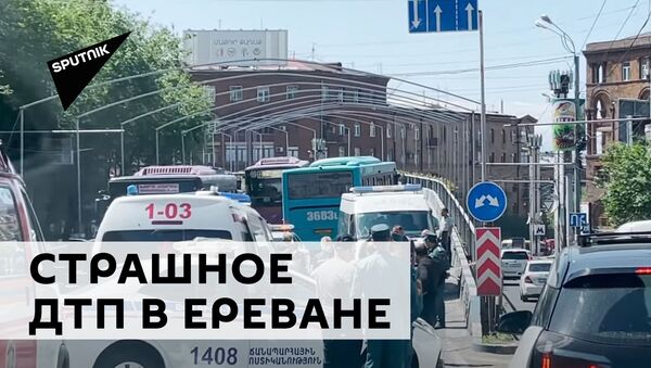 ДТП со смертельным исходом в Ереване, автобус переехал пешехода на эстакаде - Sputnik Армения