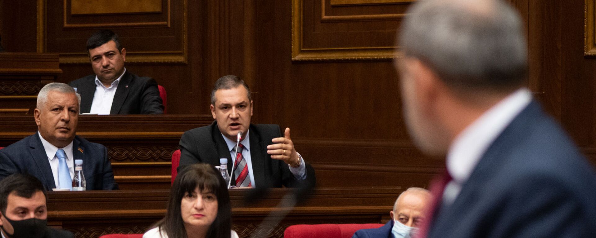 Премьер-министр Никол Пашинян отвечает на вопросы депутатов во время внеочередного заседания Парламента (3 мая 2021). Еревaн - Sputnik Արմենիա, 1920, 03.05.2021