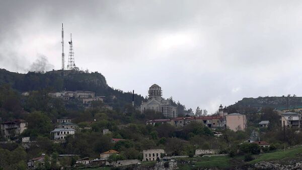 Вид на Шуши и купол церкви Казанчецоц - Sputnik Армения