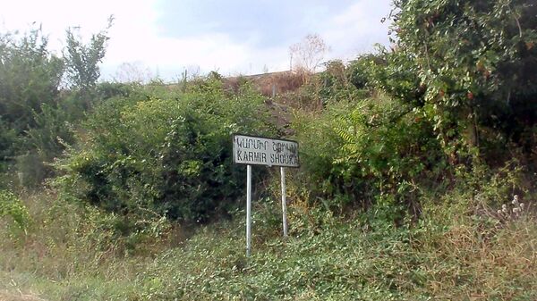 Дорожный знак по дороге в село Красный Базар - Sputnik Արմենիա