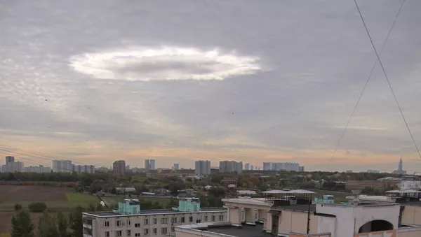 НЛО, Необычное явление в небе над Москвой - Sputnik Армения