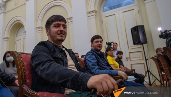 Карен Саркисян и Давид Манукян на встрече в рамках программы Зартонк (5 мая 2021). Еревaн - Sputnik Армения