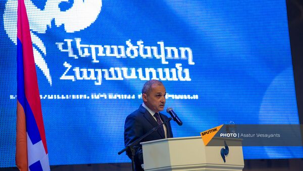 Ваге Акопян на съезде партии Возрождающаяся Армения (5 мая 2021). Еревaн - Sputnik Армения