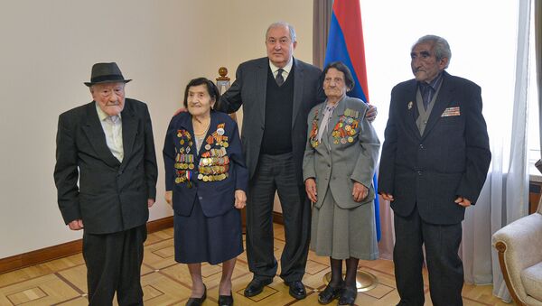 Президент Армен Саркисян встретился с ветеранами Великой Отечественной войны (7 мая 2021). Еревaн - Sputnik Армения