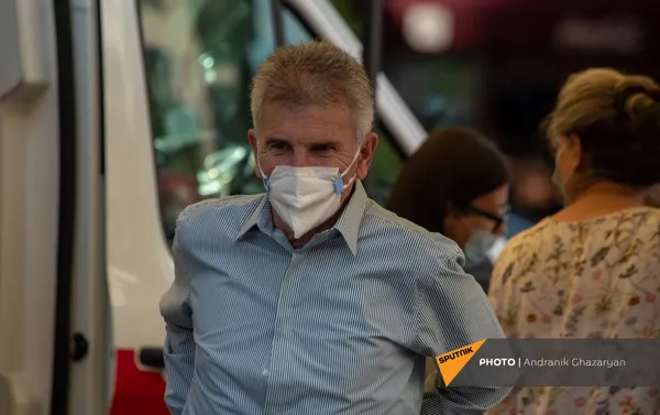 Иностранцы прививаются в мобильной точке по прививке граждан на Северном Проспекте (7 мая 2021 год). Еревaн Иностранцы прививаются в мобильной точке по прививке граждан на Северном Проспекте (7 мая 2021 год). Еревaн - Sputnik Армения