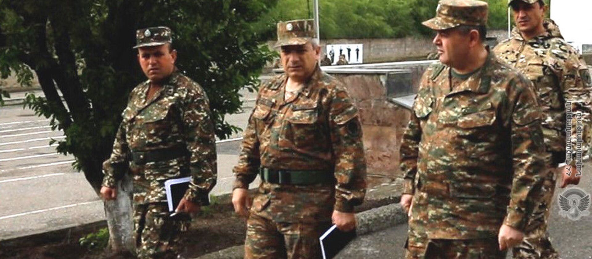 Глава Генштаба ВС РА генерал-лейтенант Артак Давтян с рабочим визитом посетил воинские части (7 мая 2921) - Sputnik Армения, 1920, 07.05.2021