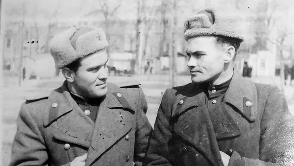 Ветеран ВОВ Сергей Агабабян в молодости с коллегой Зинаковым. 1953 год. - Sputnik Армения