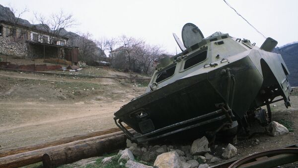 Подбитая в ходе Карабахской войны военная техника у города Шуши (1995 год) - Sputnik Արմենիա