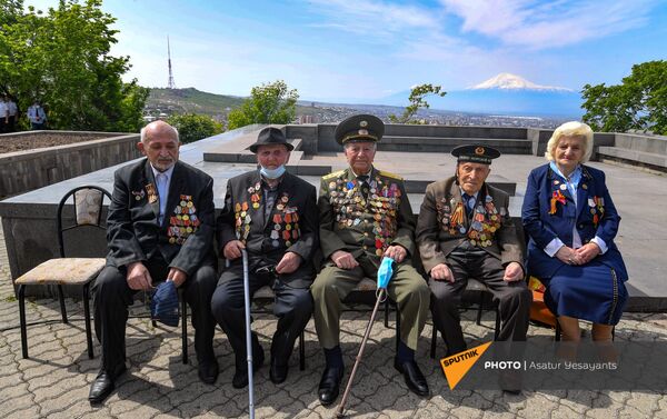 Հայրենական պատերազմի վետերանները «Հաղթանակ» զբոսայգում - Sputnik Արմենիա