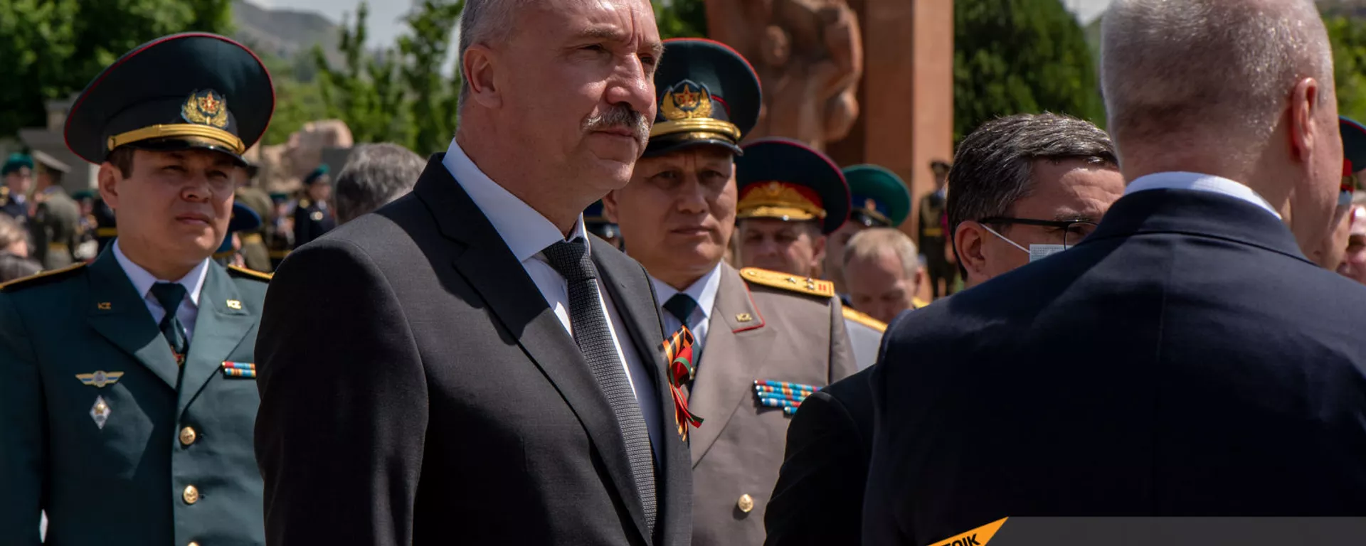 Посол Беларуси Александр Конюк во время возложения цветов к Мемориалу погибших в ВОВ (9 мая 2021). Еревaн - Sputnik Армения, 1920, 05.06.2021