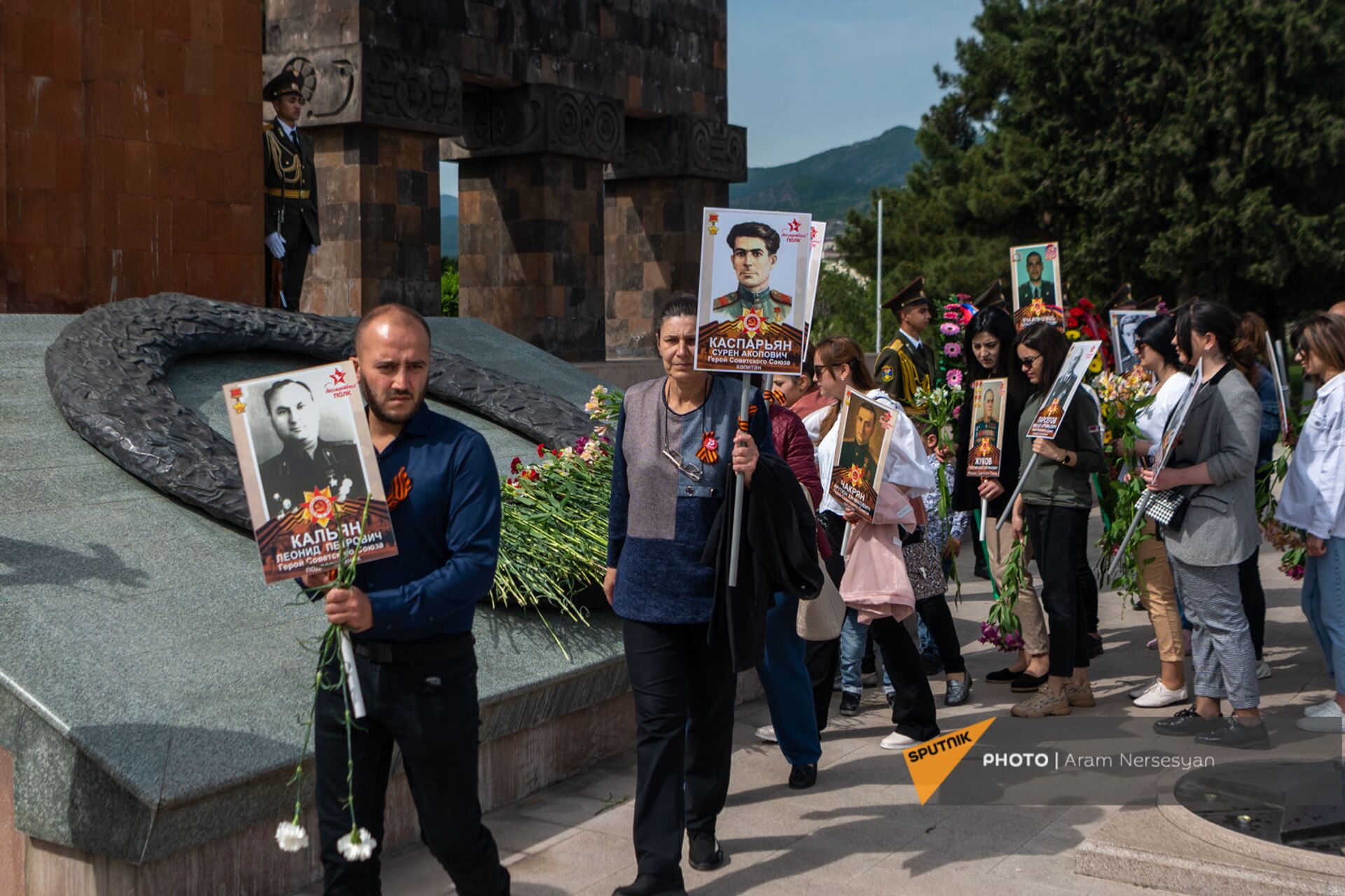 На площади Возрождения в Степанакерте прошел марш Бессмертного полка - Sputnik Армения, 1920, 09.05.2021