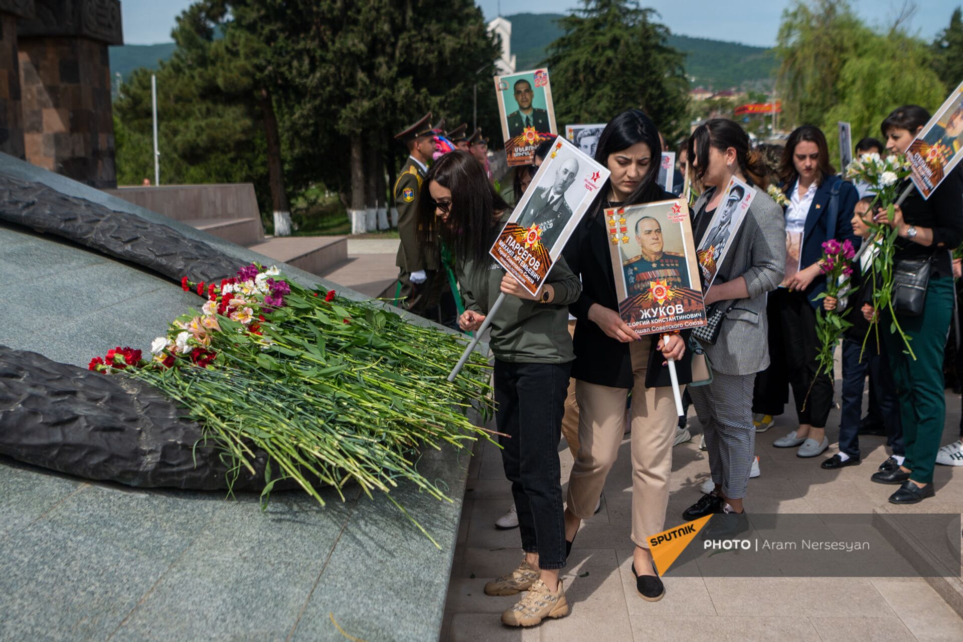 На площади Возрождения в Степанакерте прошел марш Бессмертного полка - Sputnik Армения, 1920, 09.05.2021