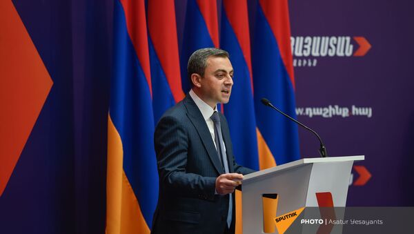 Ишхан Сагателян выступает на мероприятии, посвященное началу политического сотрудничества между вторым президентом Робертом Кочаряном, АРФД и партией «Возрождение Армении» (9 мая 2021). Еревaн - Sputnik Армения