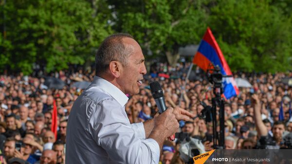 Роберт Кочарян выступает на митинге (9 мая 2021). Еревaн - Sputnik Армения