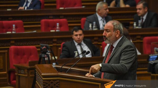 И.о премьер-министра Никол Пашинян на заседании Парламента (10 мая 2021). Еревaн - Sputnik Армения