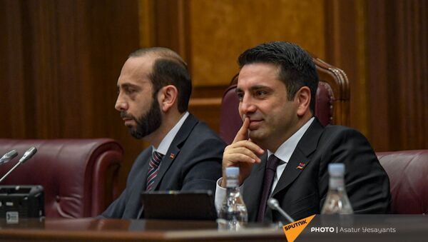 Ален Симонян и Арарат Мирзоян на заседании Парламента (10 мая 2021). Еревaн - Sputnik Армения