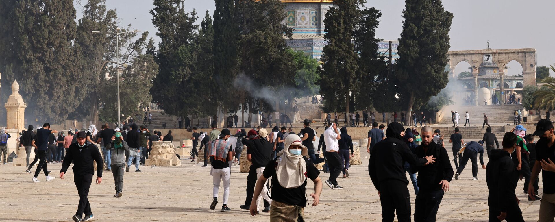 Столкновения палестинцев с израильскими силами безопасности у мечети Аль-Акса в Старом городе (10 мая 2021). Иерусалим - Sputnik Արմենիա, 1920, 17.05.2021