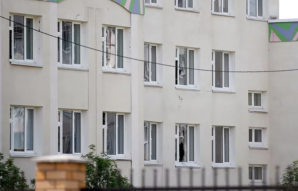 Вид гимназии № 175 после стрельбы в Казани Вид гимназии № 175 после стрельбы в Казани - Sputnik Армения
