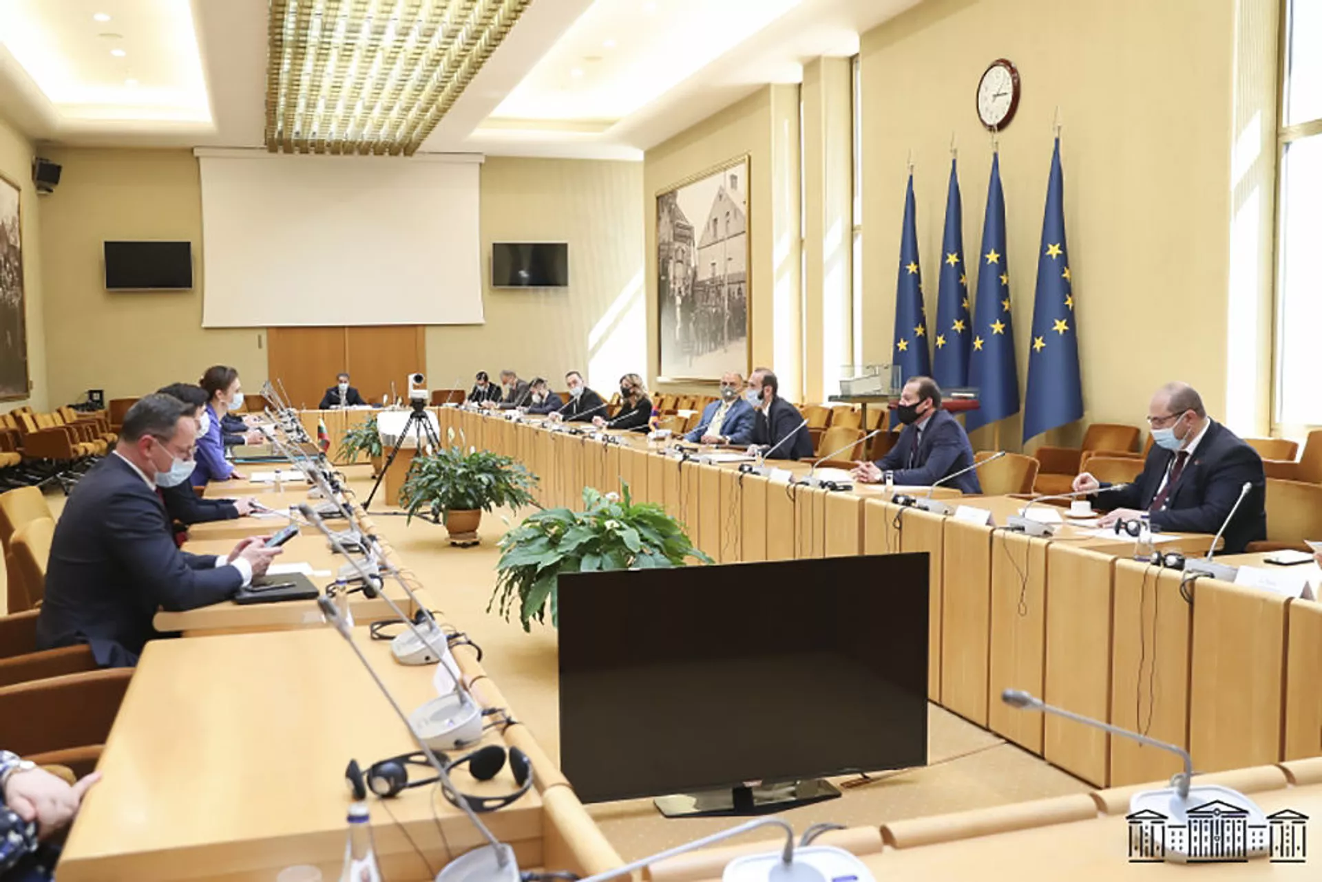 Мирзоян и его литовская коллега обсудили вопрос пленных и армянского наследия в Карабахе Мирзоян и его литовская коллега обсудили вопрос пленных и армянского наследия в Карабахе - Sputnik Армения, 1920, 11.05.2021