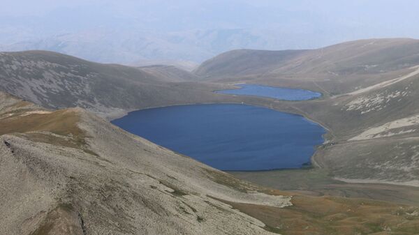 Озеро Сев Лич с вершины Мец Ишханасар - Sputnik Армения