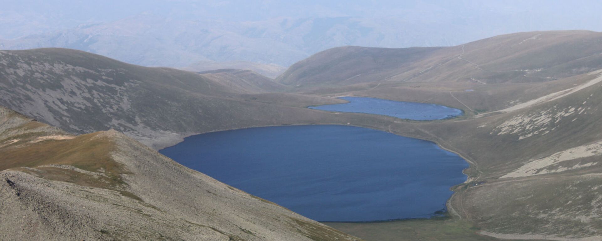 Озеро Сев Лич с вершины Мец Ишханасар - Sputnik Армения, 1920, 21.10.2021