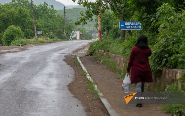 Дорожный знак у въезда в село Тагавард  - Sputnik Армения
