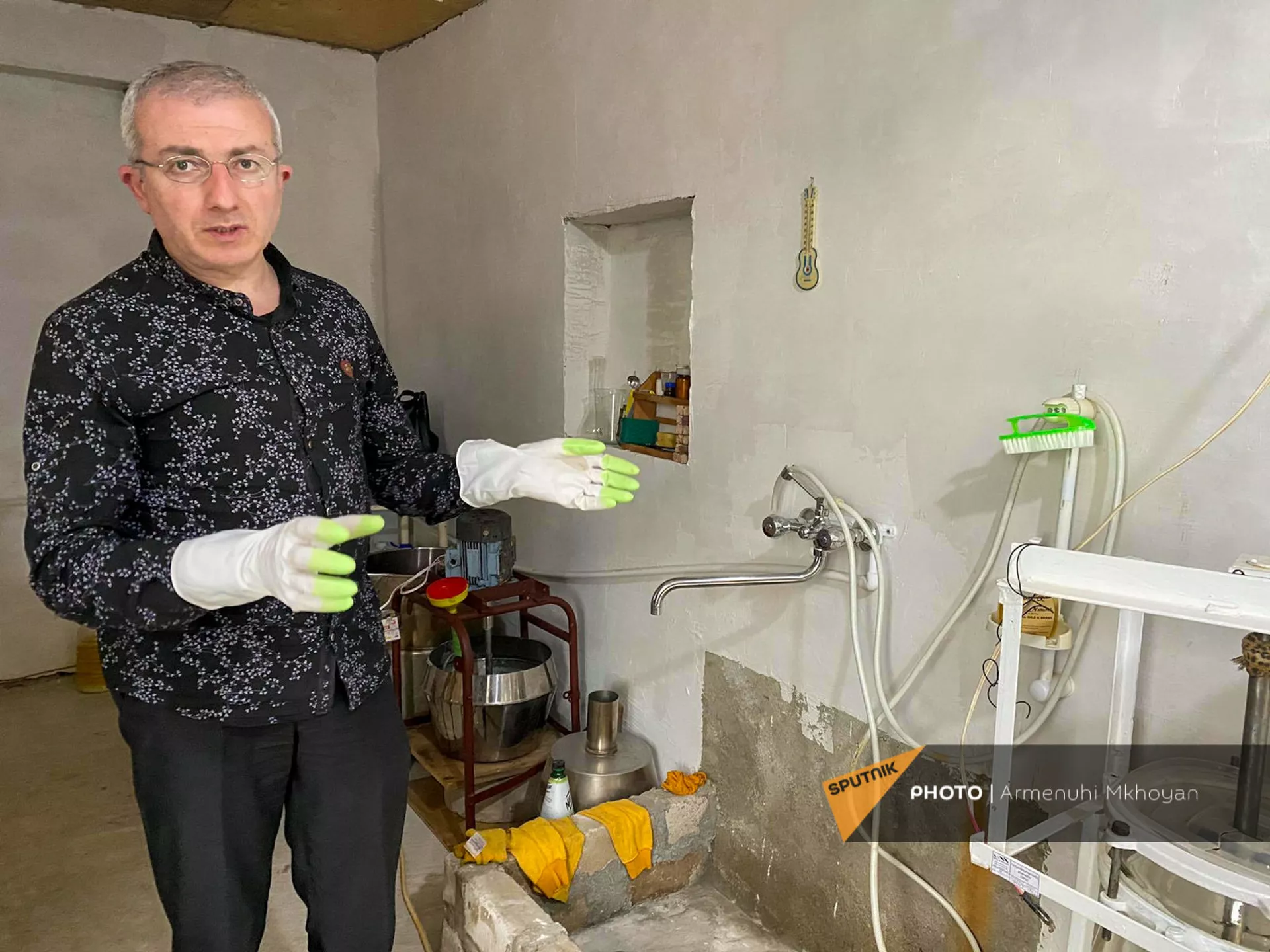 Гюмрийский психолог, ставший химиком, осваивает производство природной косметики - Sputnik Армения, 1920, 15.05.2021