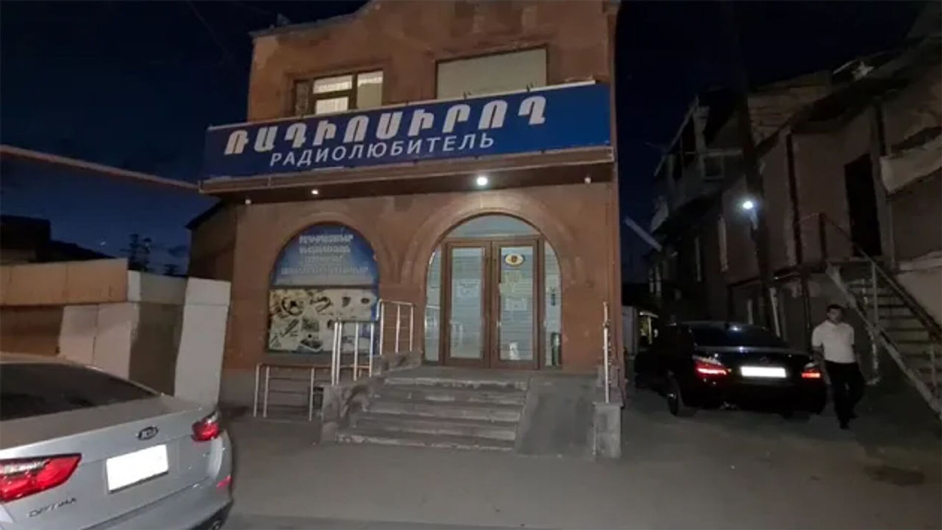 В результате стрельбы в Ереване тяжело ранили 23-летнего мужчину – видео с места ЧП - Sputnik Армения, 1920, 14.05.2021