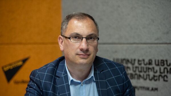 Советник Министерства труда и социальных вопросов Артак Маркосян в гостях радио Sputnik - Sputnik Армения