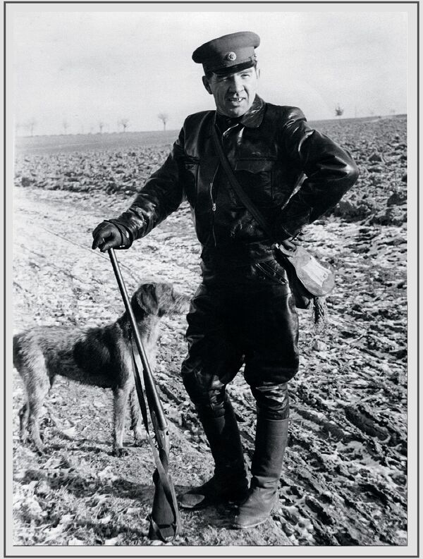Маршал Советского Союза, дважды Герой Советского Союза Чуйков Василий Иванович на охоте в Германии в 1950-е годы - Sputnik Армения