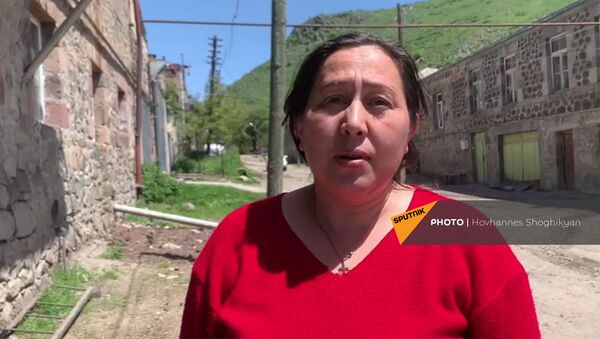 Супруга пастуха, увидевшего азербайджанских солдат, во время беседы с корреспондентами Sputnik Армения - Sputnik Արմենիա