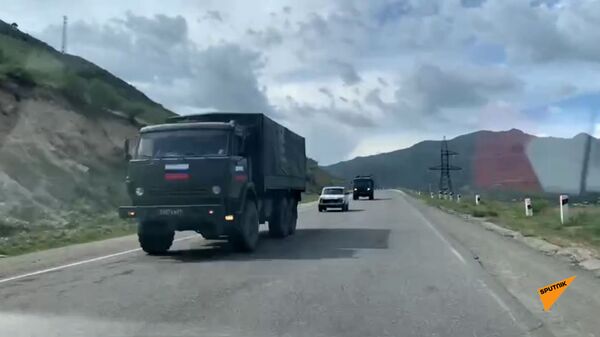 Российская военная колонна по дороге в Сюник - Sputnik Армения