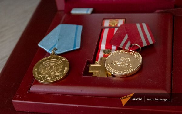 Боевые медали погибшего в карабахской войне капитана Ашота Микаеляна - Sputnik Армения
