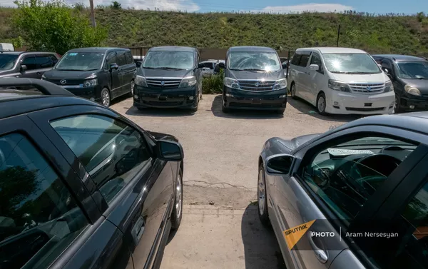 Рынок автомобилей в Ереване Рынок автомобилей в Ереване - Sputnik Армения