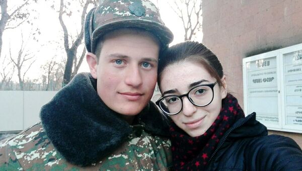 Погибший в карабахской войне Самвел Геворкян со своей подругой Анной Мкртчян - Sputnik Արմենիա