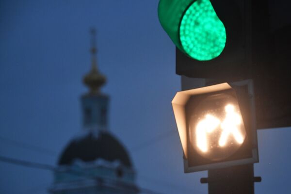Երկուսը՝ մեկում» լուսացույց&#x60; Մոսկվայում. այն թույլ է տալիս կազմակերպել հետիոտների և մեքենաների միաժամանակյա շարժը։ - Sputnik Արմենիա
