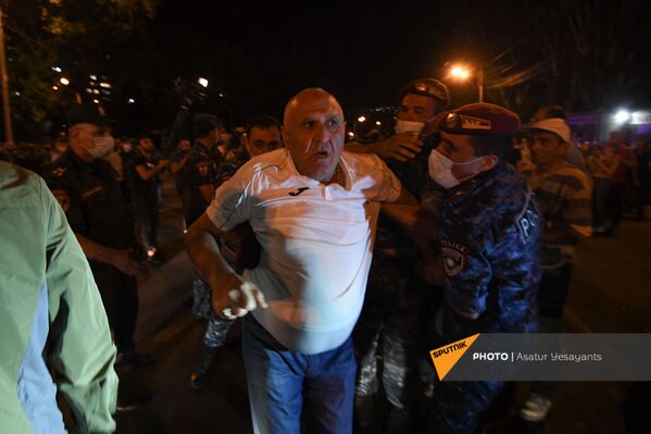 Задержания участников акции протеста на проспекте Баграмяна - Sputnik Армения